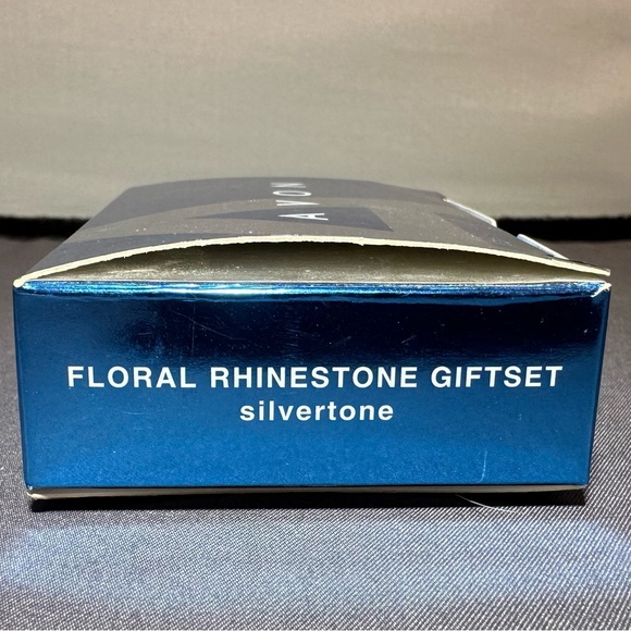 Avon - Floral Rhinestone Necklace and Earrings - Picture 11 of 12